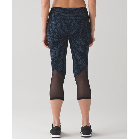 Lululemon Free Runner Crop (19")‎ Black and Blue - Picture 1 of 10